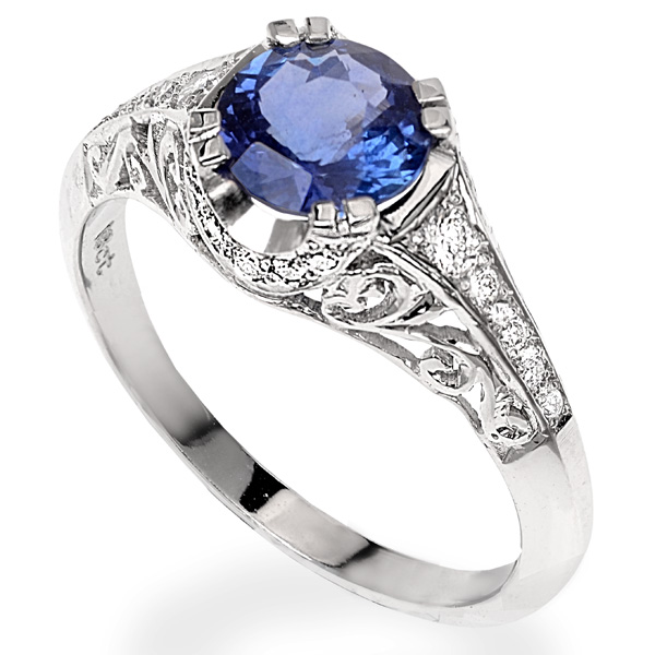 Decorative WG Sap ring Ds on shoulders OBLIQUE