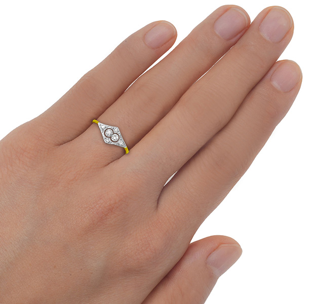 Y and WG boat shaped D ring on hand (1)